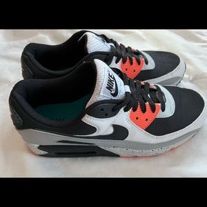 Air Max 90 Black Turf gently worn